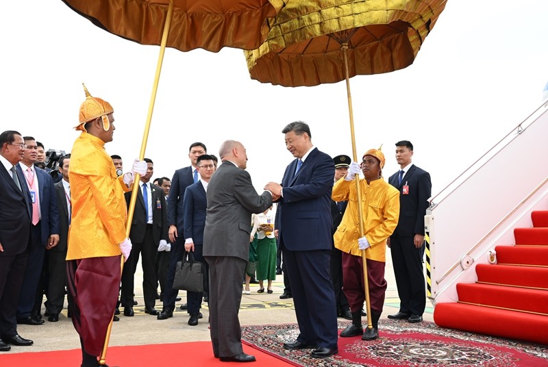 习近平抵达金边1.jpg