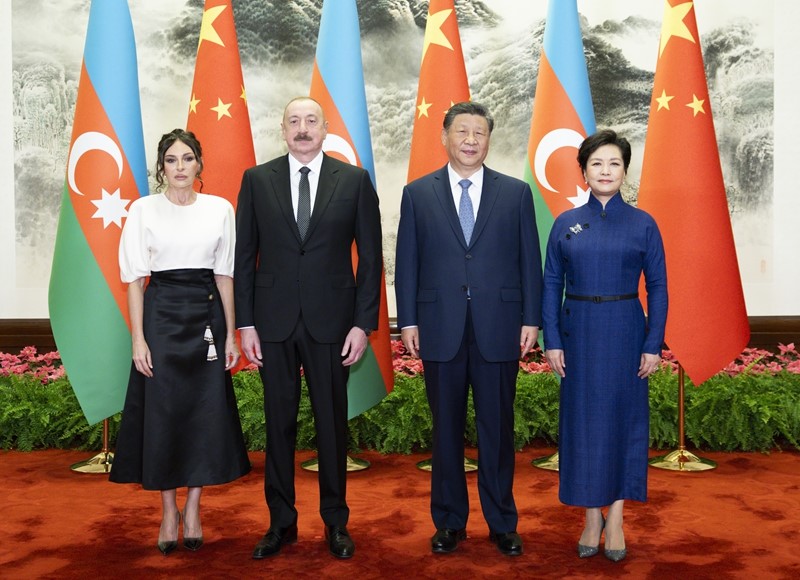 习近平同阿塞拜疆总统阿利耶夫会谈1.jpg